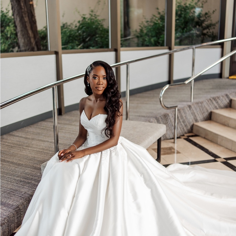Elegant Strapless Stella Ivory Wedding Dress Gown Size 4 with Matching Veil - Picture 6 of 8